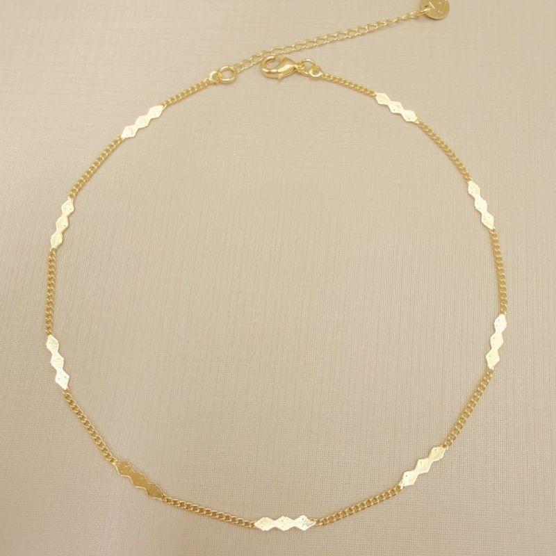 14.0325.0.O - Tornozeleira elo groumet 1mm com plaquinha de três círculos.