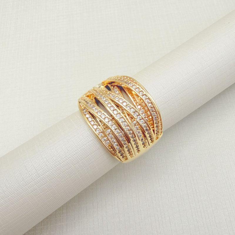 03.2540.1.O - (21) Anel de múltiplos traços cravejados com borda