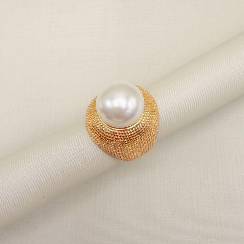 03.2542.15.O - (17) Anel alto com pérola central envolvida com efeito spike