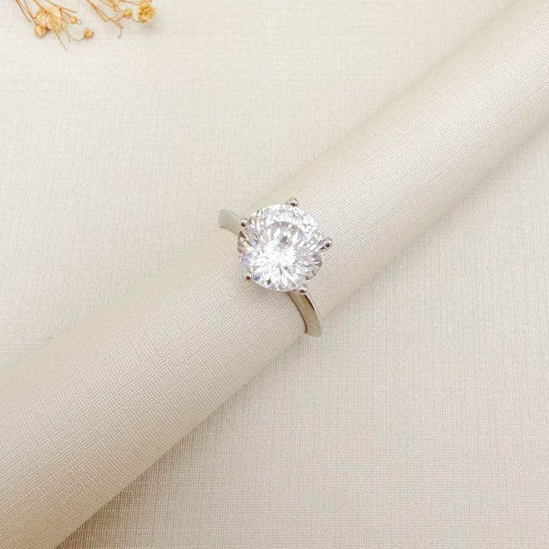 03.2544.1.B - (19) Anel solitário de pedra 10mm em garras com aro liso de angulo