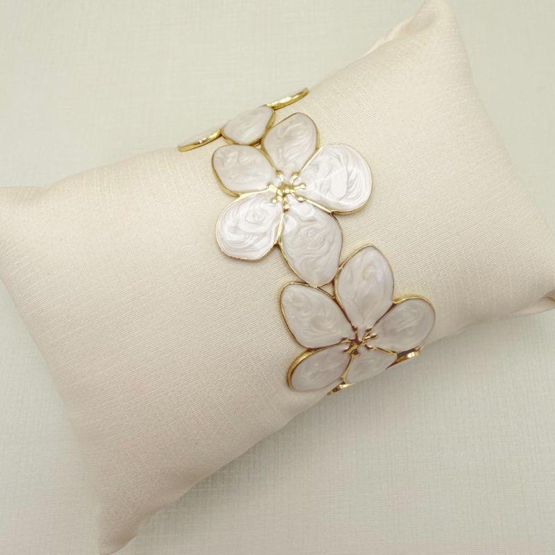 04.0218.15.O - Bracelete aberto em flores petúnias de efeito quartzo