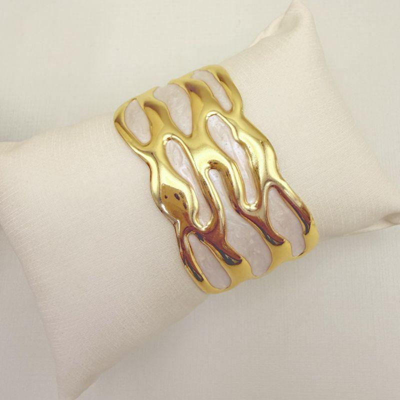 04.0219.15.O - Bracelete de efeito orgânico com partes lisas e quartzo