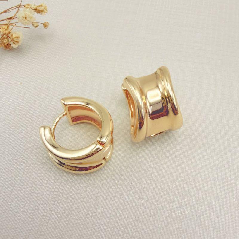 05.3121.0.O - Argola larga lisa com bordas altas onduladas