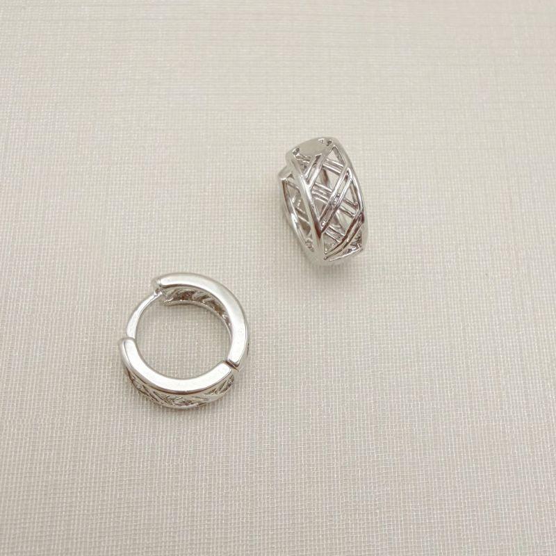 05.3126.0.B - Argola pequena com riscos que formam X vazados