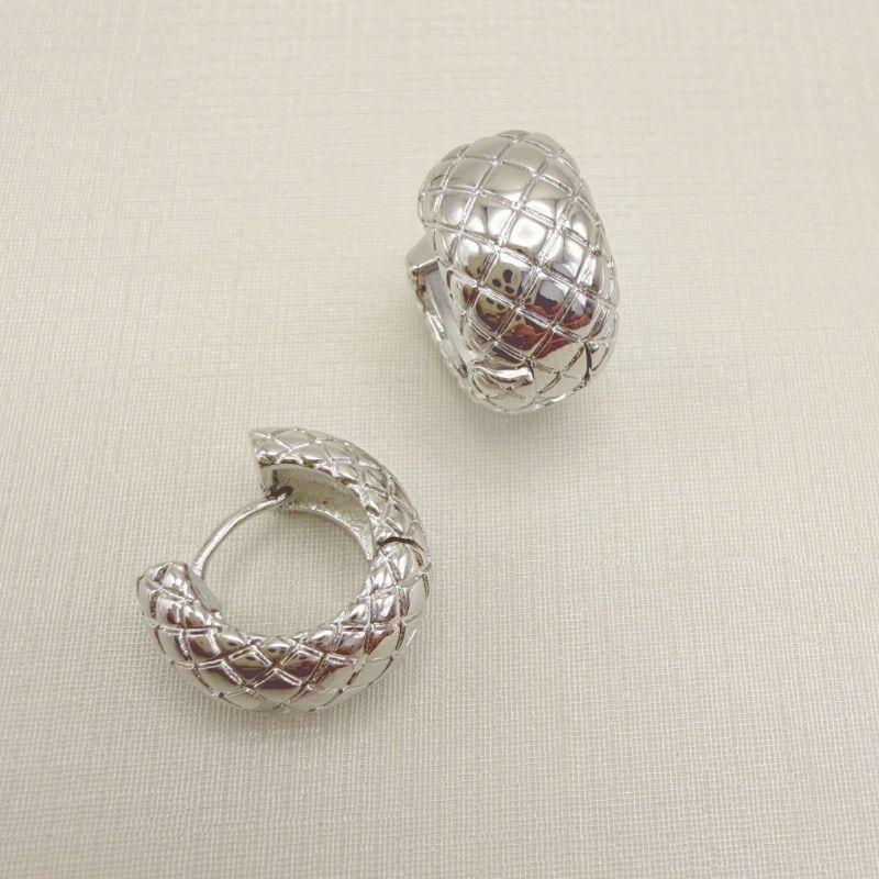 05.3127.0.B - Argola extra larga em efeito rede simples