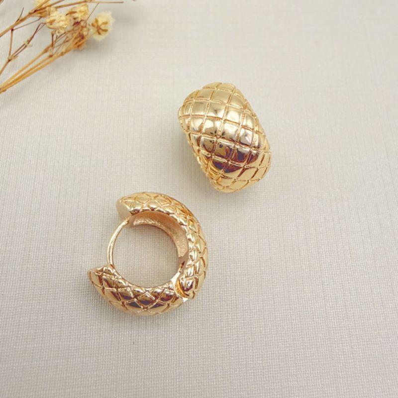 05.3127.0.O - Argola extra larga em efeito rede simples