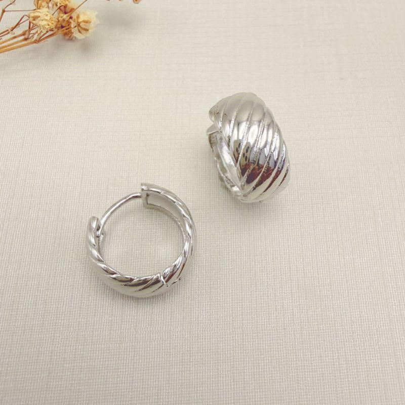 05.3131.0.B - Argola larga em efeito torcida simples