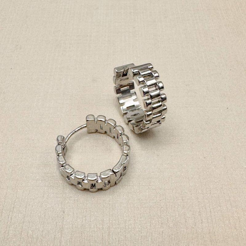 05.3133.0.B - Argola circular em malha agrafe lisa clássica