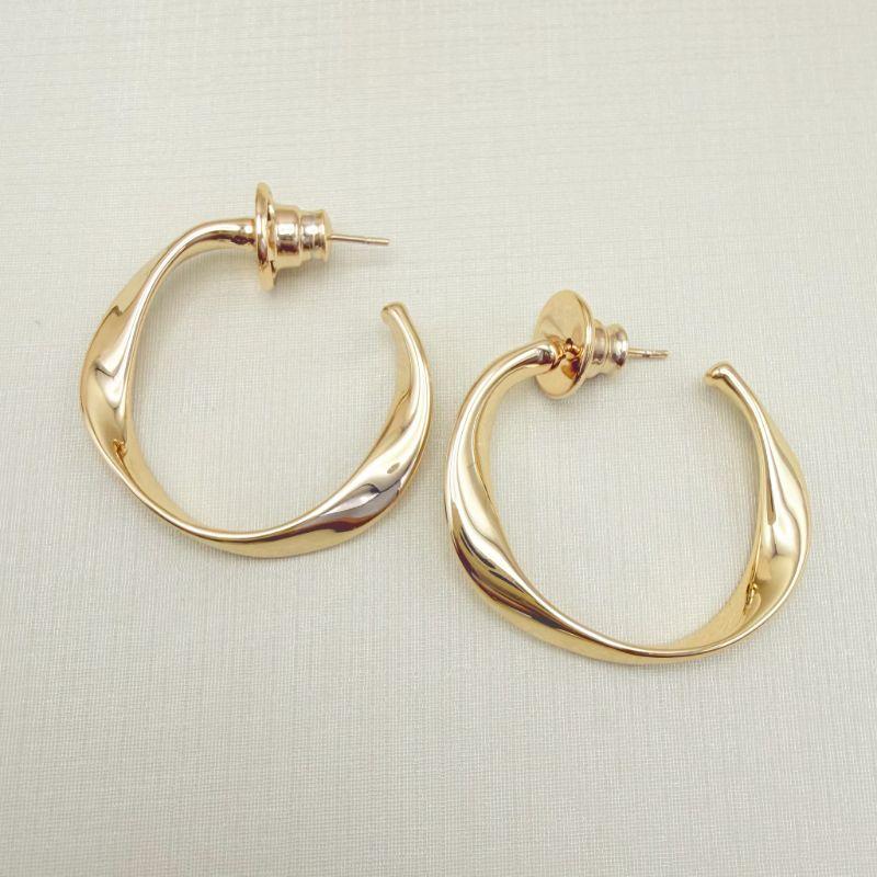 05.3134.0.O - Argola de tarraxa em tubo e efeito orgânico liso