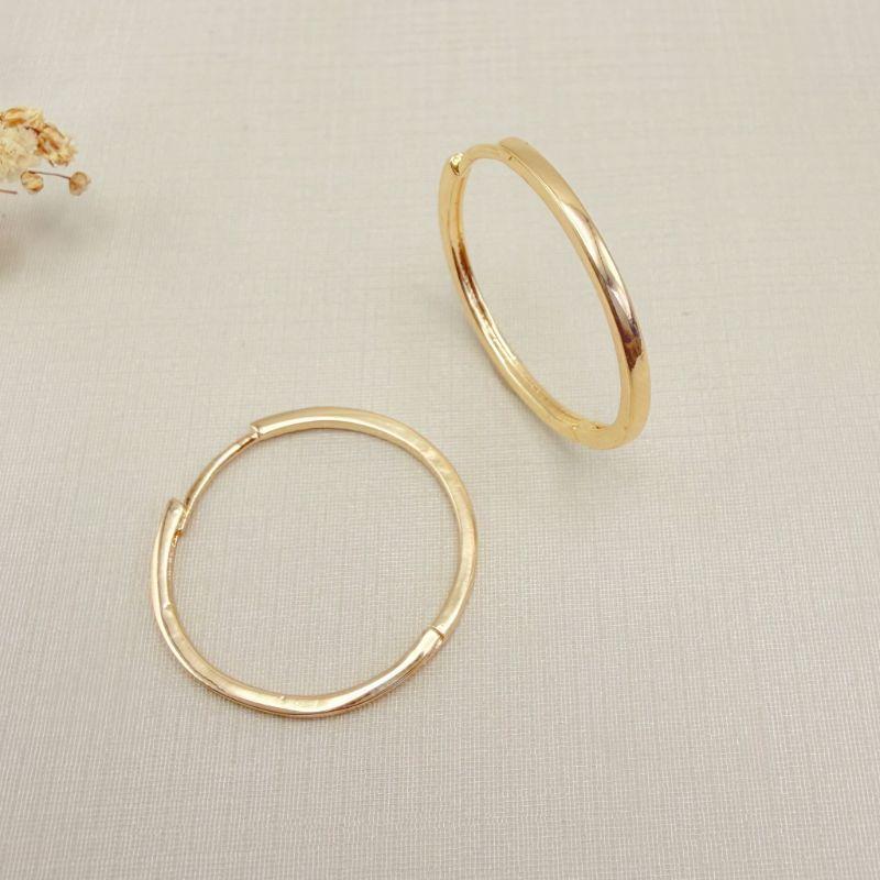 05.3137.0.O - Argola maxxi pequena em tubo quadrado liso