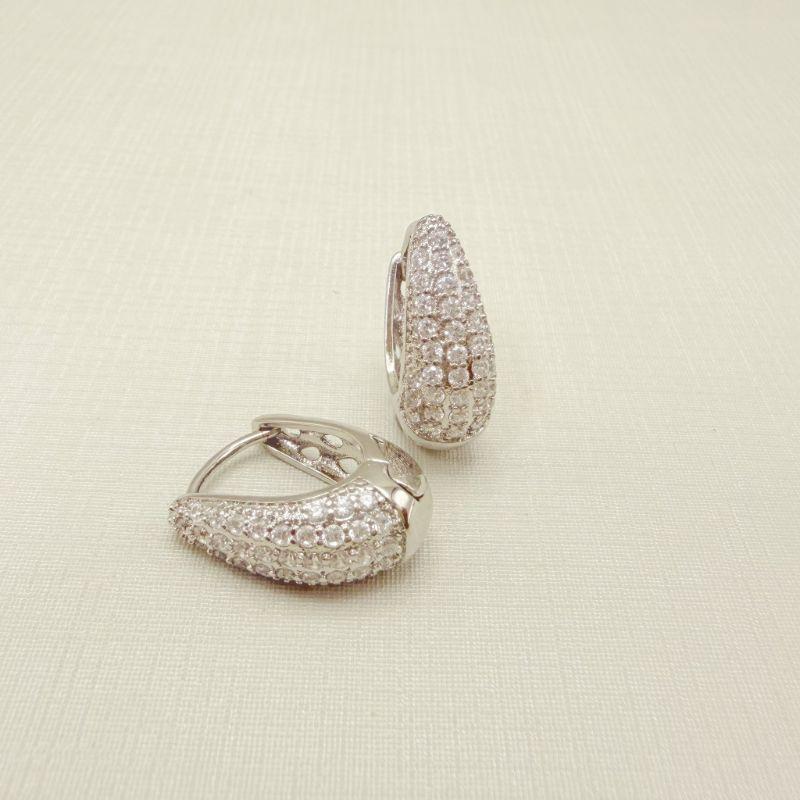 05.3143.1.B - Argola de formato U em gota com frente de cravação clássica