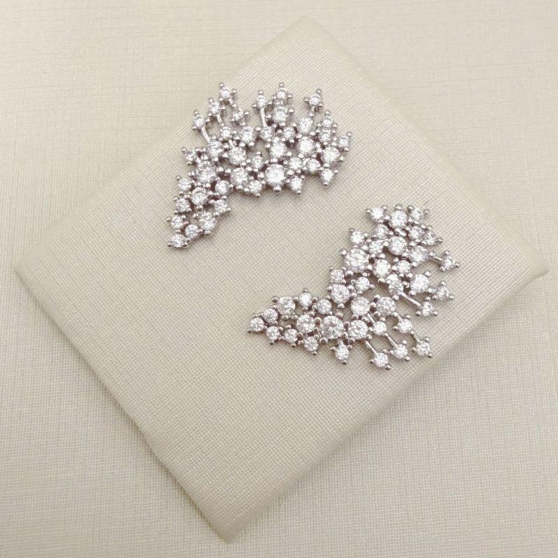 06.1334.1.B - Brinco mapa do Brasil em pontos de luz cravação costelação