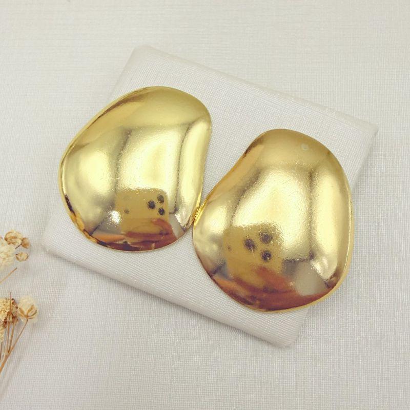 06.1341.0.O - Brinco de formato orgânico em efeito semi jateado