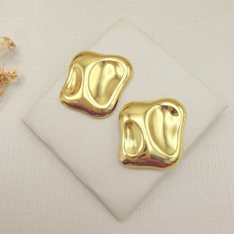 06.1342.0.O - Brinco de formato losango em efeito orgânico liso