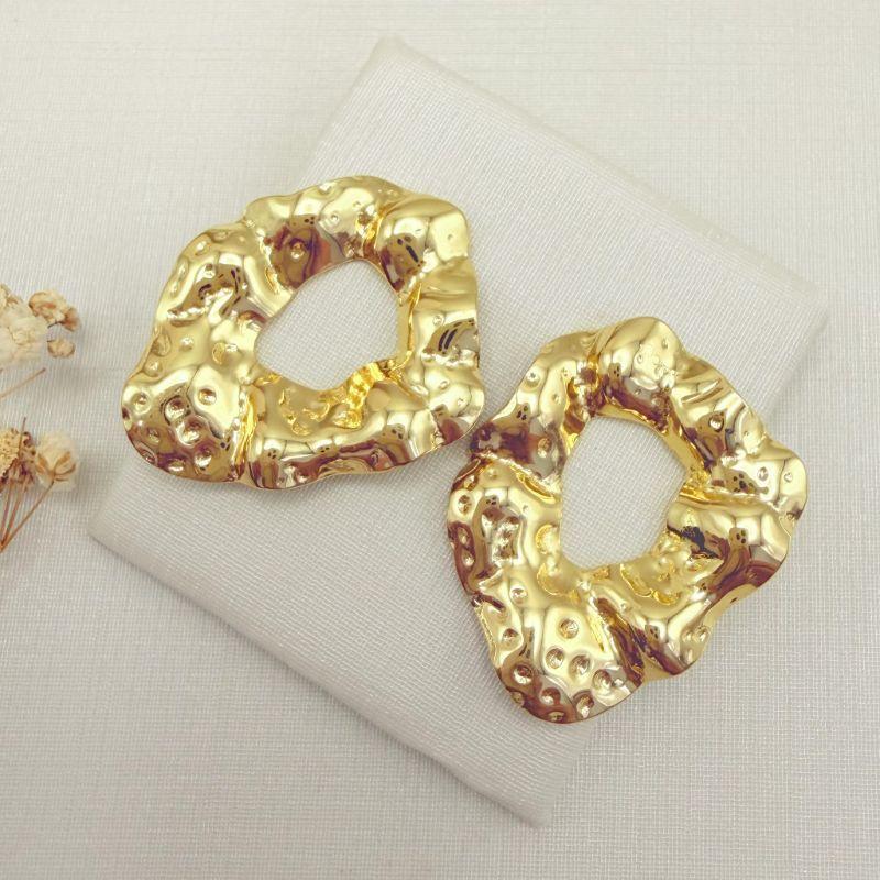 06.1344.0.O - Brinco orgânico com central vazado todo liso