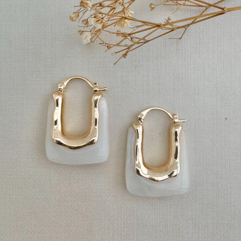 06.1828.15.O - (V2)Argola retangular resina quartzo com cobertos em organico