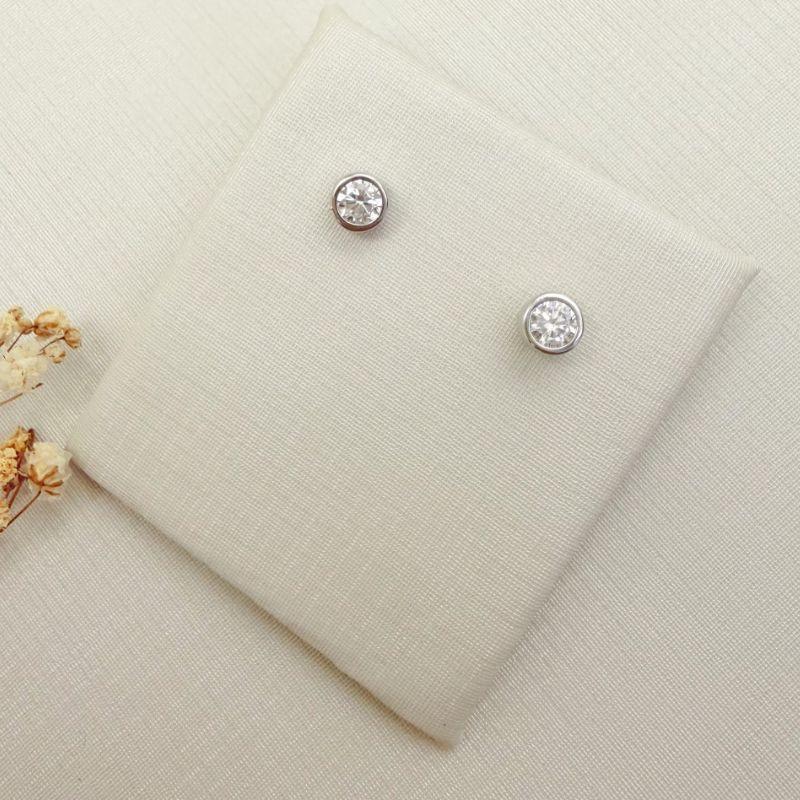 07.2852.1.B - Brinco de ponto de luz em cravação inglesa clássica