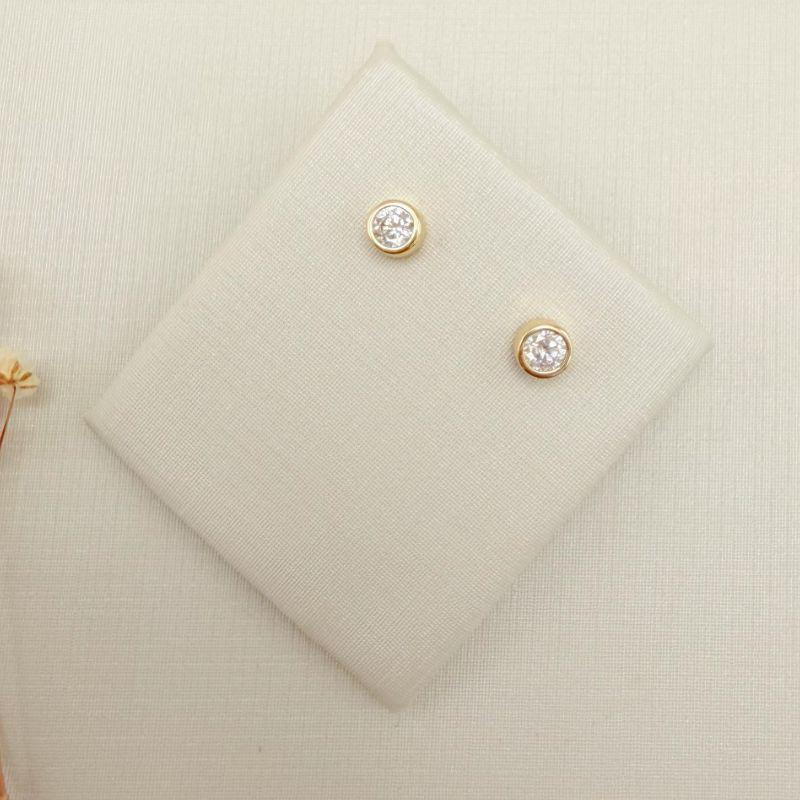 07.2852.1.O - Brinco de ponto de luz em cravação inglesa clássica