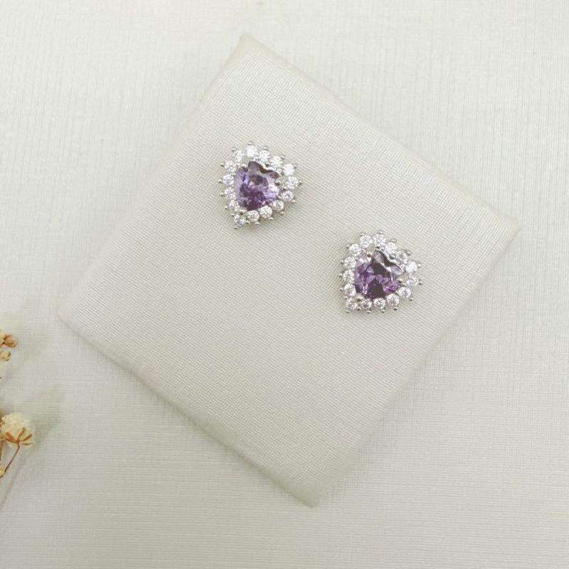 07.2855.22.B - (Tam.G) Brinco de coração central com uma borda em aura