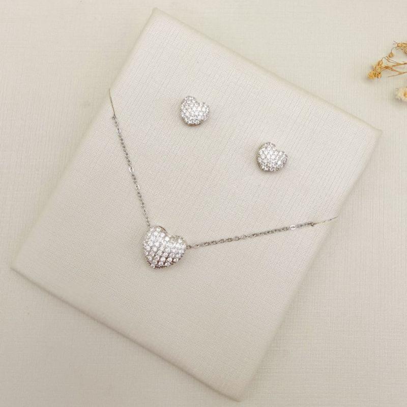 08.0628.1.B - (40) Conjunto de coração abaloado cravejado com galeria