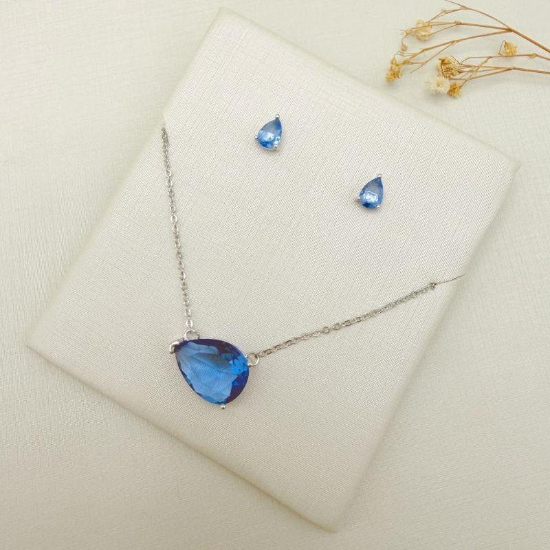 08.0633.8.B - (40) Conjunto de pedra em formato gota com pingente muito maior