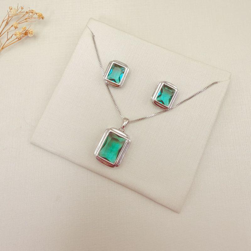 08.0638.7.B - (40) Conjunto retangular em cravação inglesa com galeria