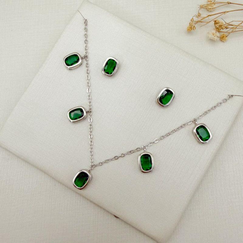 08.0641.5.B - (40) Conjunto retangular em cravação gypsy com colar de multiplos pingentes