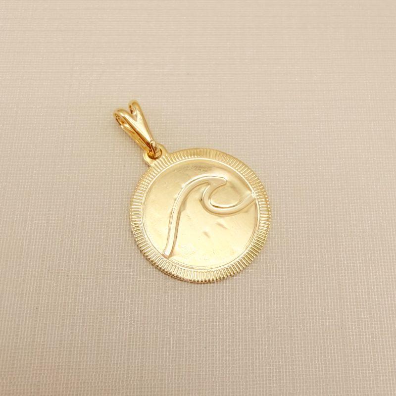 11.0613.0.O - Pingente com escrita SOL MAR SAL na frente e no verso desenho de onda em baixo relevo.