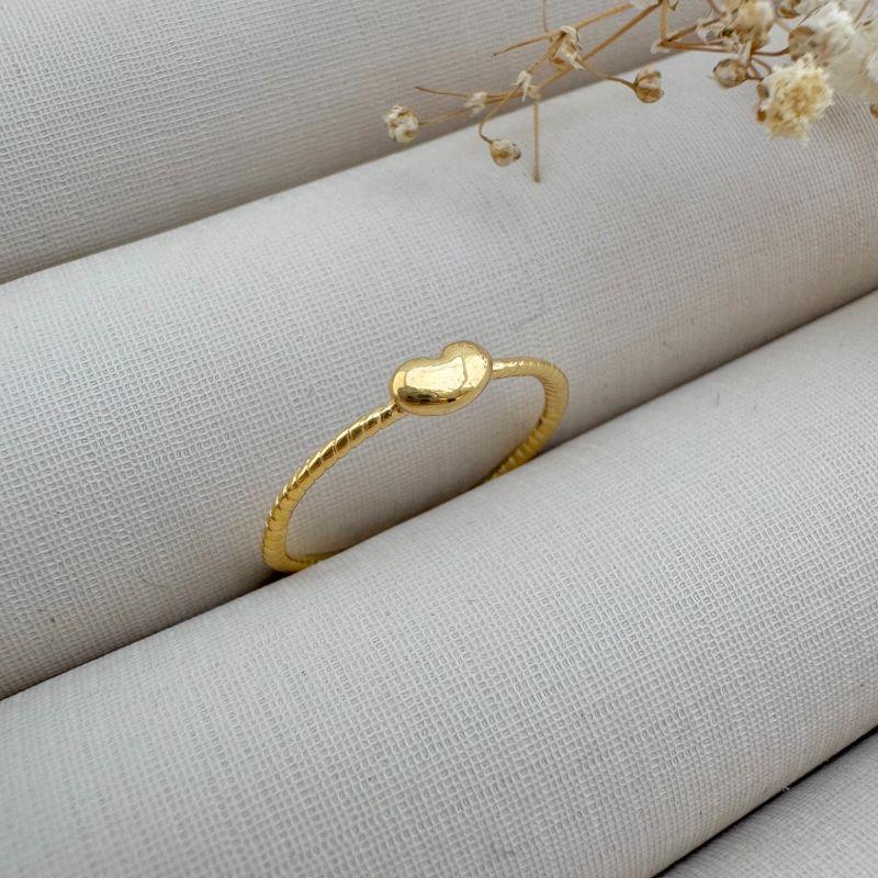 01.0204.0.O - (10) Falange de aro efeito torcido com mini coração liso