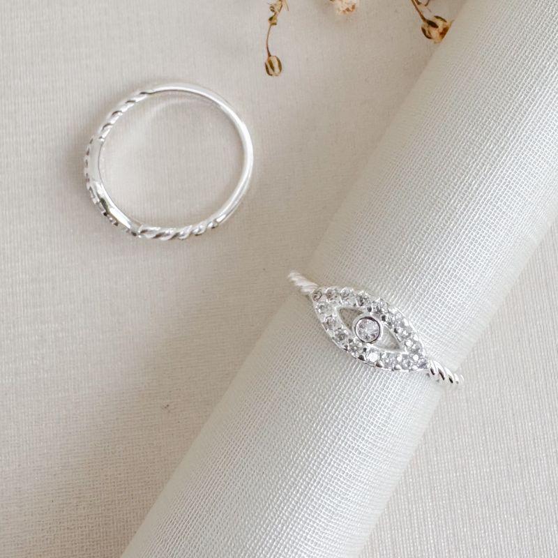 01.0207.1.S - (13) Anel falange de desenho olho cravejado com aro liso