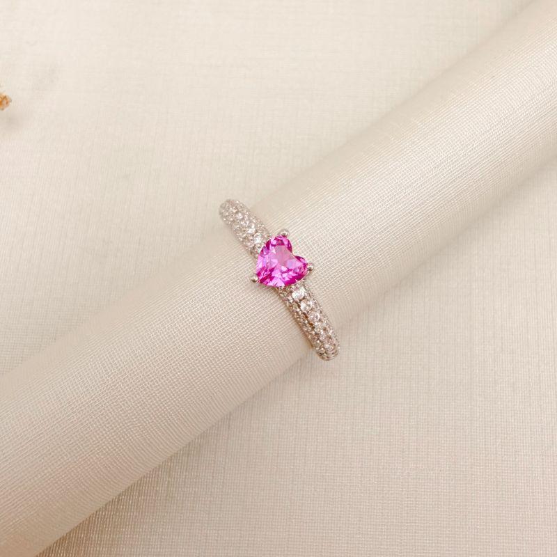 03.2553.13.B - (21) Anel solitário de coração simples em aro aliança cravejada