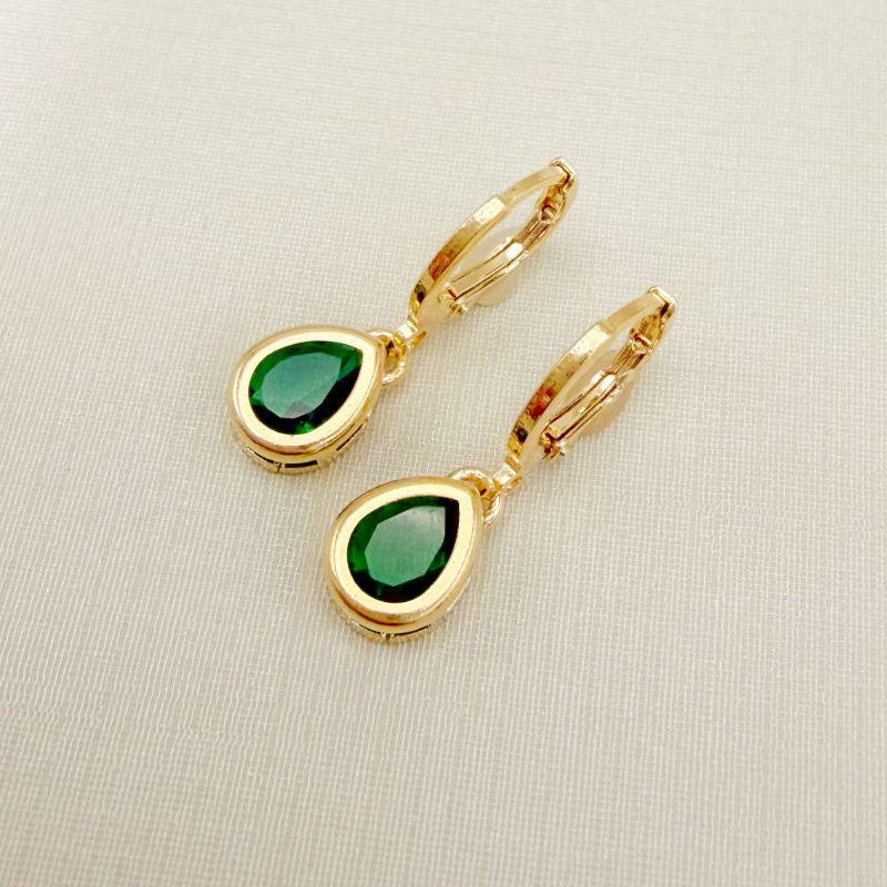 05.3144.5.O - Argola de pressão clássica com pingente de gota em cravação inglesa