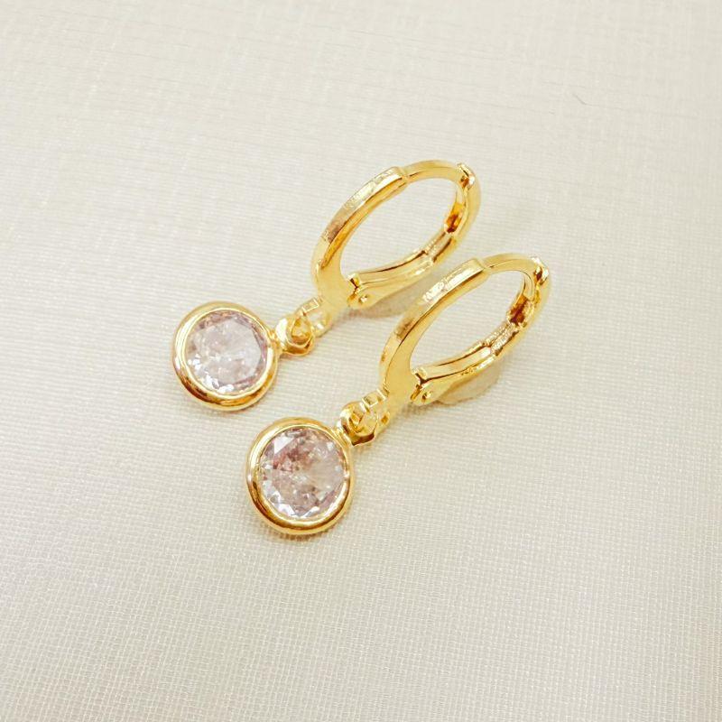 05.3146.1.O - Argola de pressão clássica com pingente circular em cravação inglesa