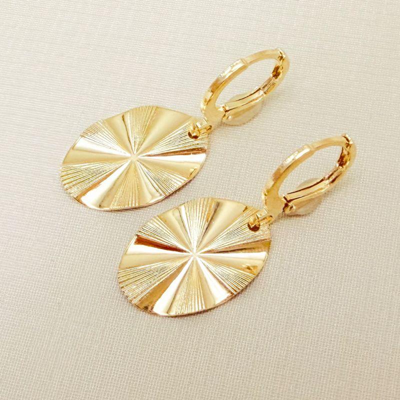 05.3150.0.O - Argola de pressão clássica com pingente oval grande em efeito raios