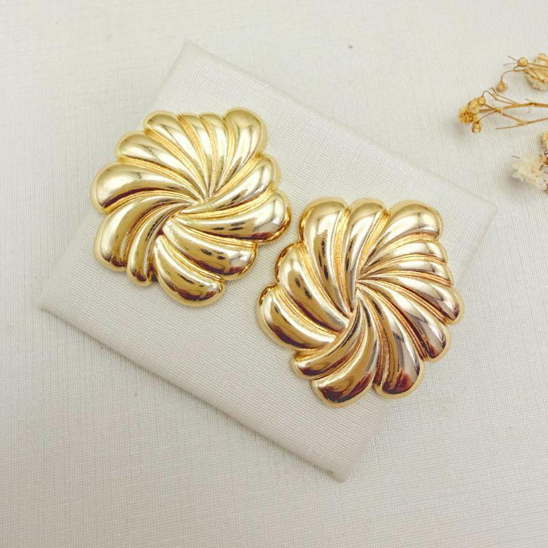 06.1352.0.O - Brinco de multiplas gotas em efeito espiral liso