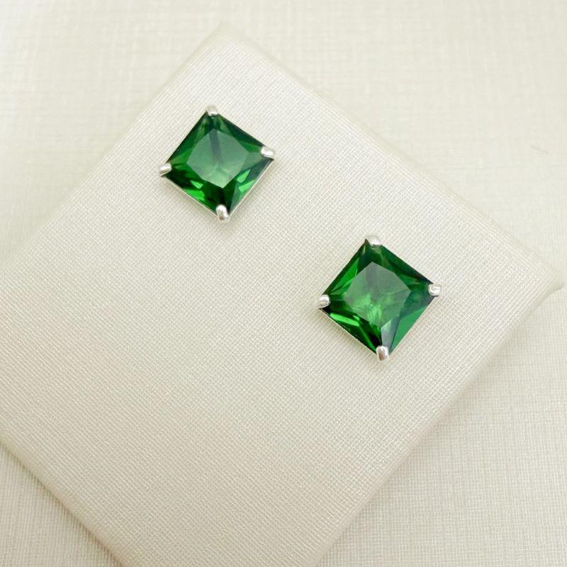 07.2876.5.S - (Tam.G) Brinco ponto de luz em pedra carrê de 8mm