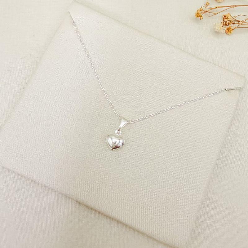 09.2463.0.S - (45) Colar de cartier com pingente coração abaloado liso