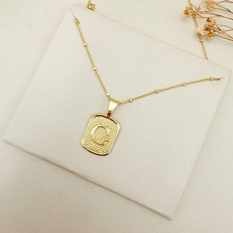 11.0618.0.O - (Letra G) Pingente de letra em chapa retangular. Pingente avulso, corrente não inclusa