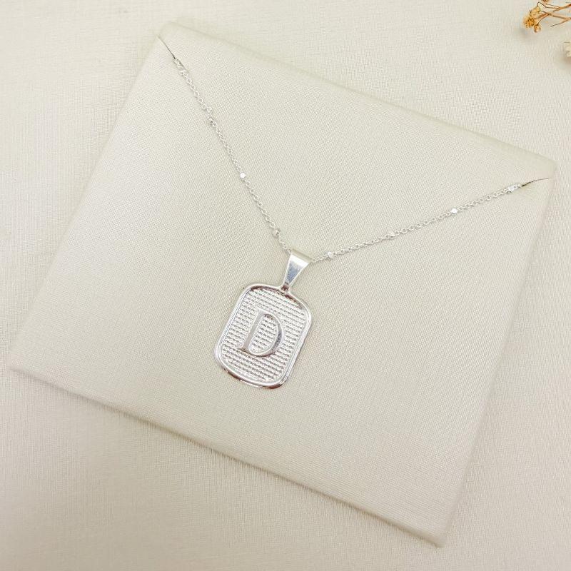 11.0618.0.S - (Letra D) Pingente de letra em chapa retangular