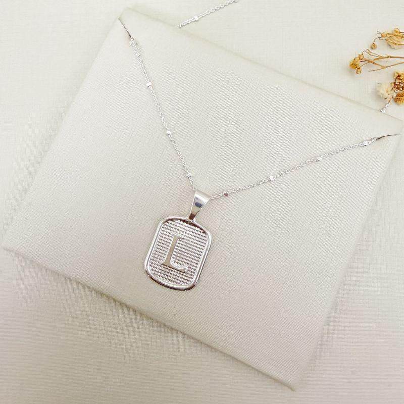 11.0618.0.S - (Letra L) Pingente de letra em chapa retangular