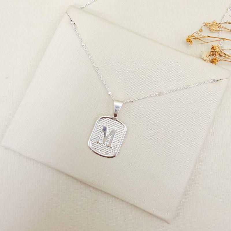 11.0618.0.S - (Letra M) Pingente de letra em chapa retangular