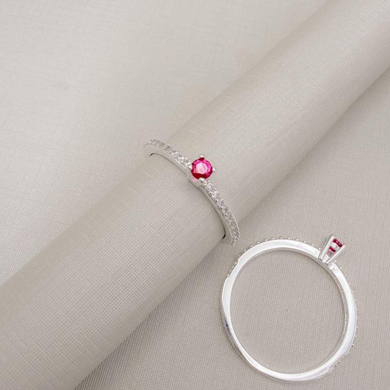 03.2336.6.S - (V2 - 24) Anel solitário alto de quatro garras com aro cravejado