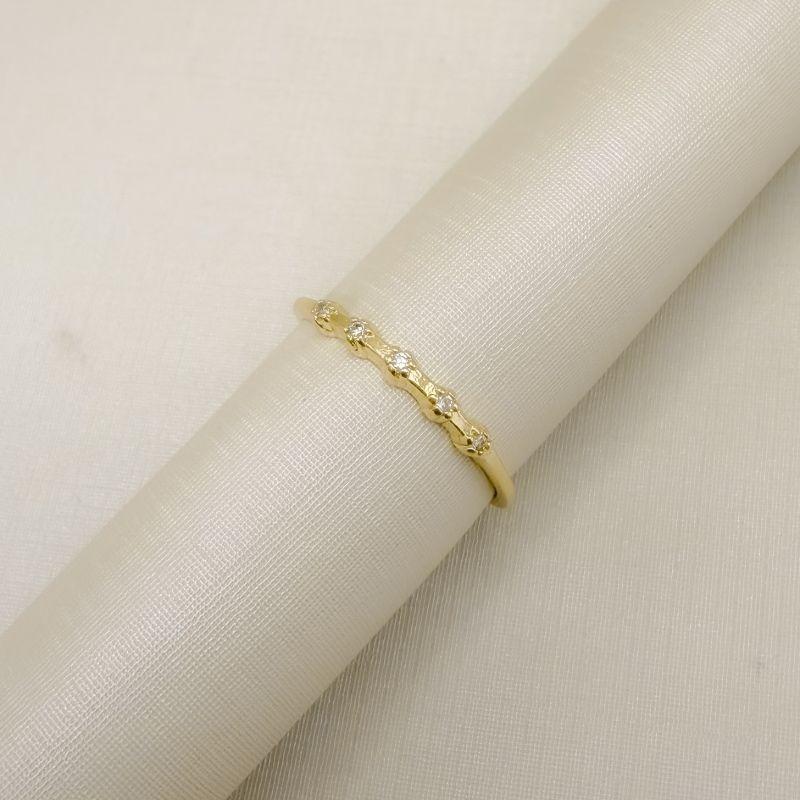 03.2559.1.O - (23) Anel estilo aparador cinco pontos de luz em cravação margarida espaçados