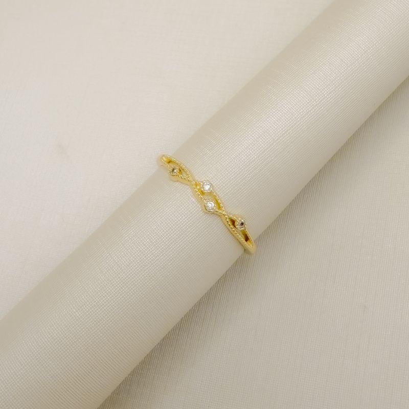 03.2560.1.O - (21) Anel dois traços enlaçados com micro pontos de luz em inglês