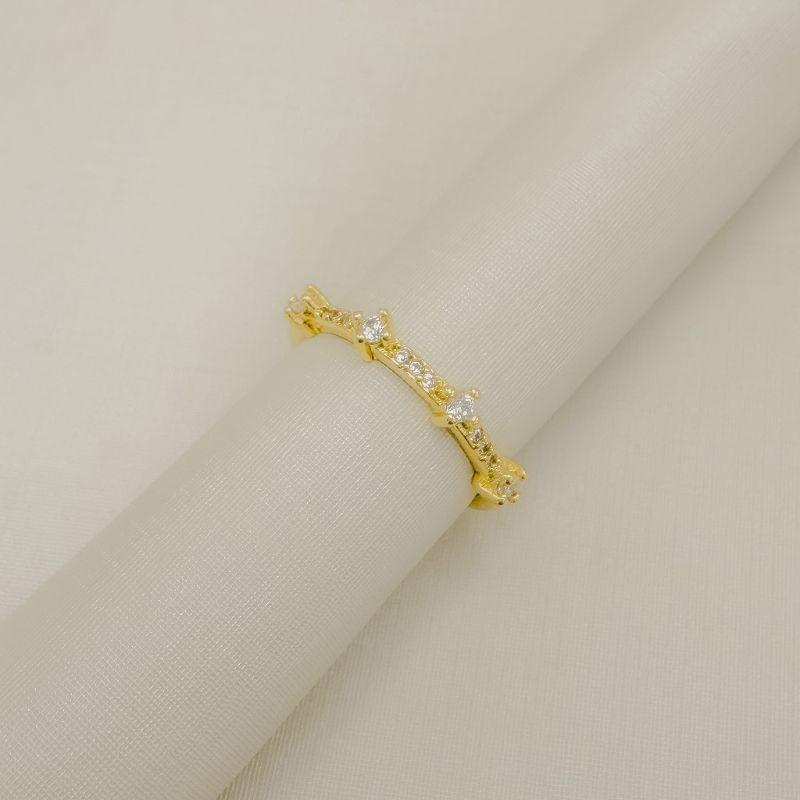 03.2575.1.O - (14) Anel estilo aparador de aro cravejado com quatro ponto de luz mais altos