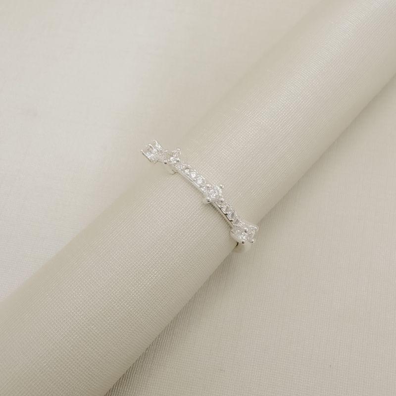 03.2575.1.S - (19) Anel estilo aparador de aro cravejado com quatro ponto de luz mais altos