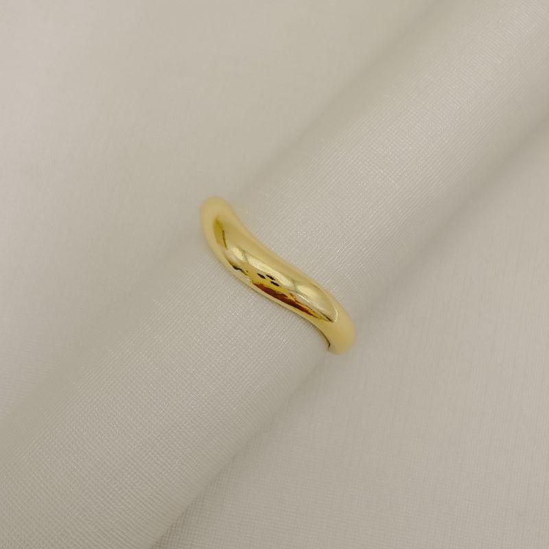 03.2580.0.O - (19) Anel estilo aliança em aro liso ondulado simples