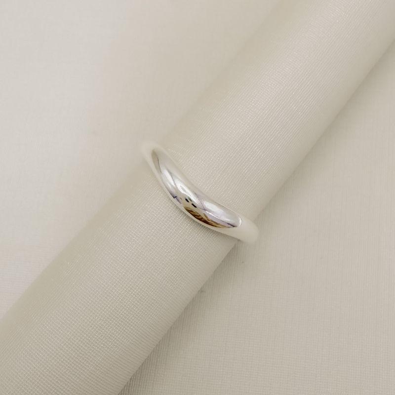 03.2580.0.S - (17) Anel estilo aliança em aro liso ondulado simples