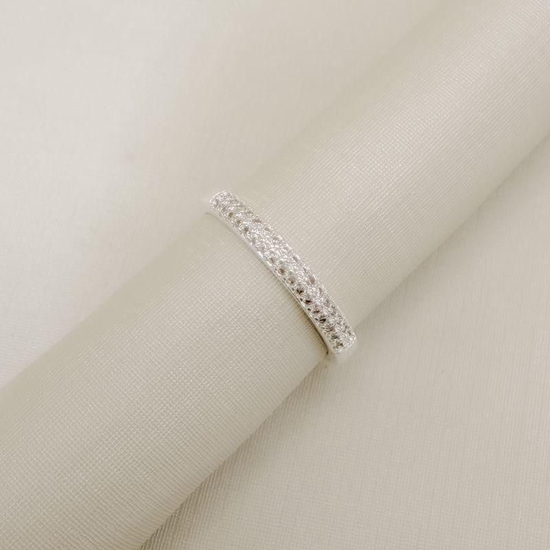 03.2581.1.S - (14) Anel estilo aliança cravejada em duas linhas de zircônias