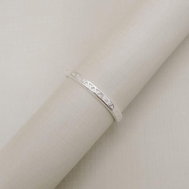 03.2594.0.S - (20) Anel estilo aparador em borda de barra alta lisa com zig zag liso dentro